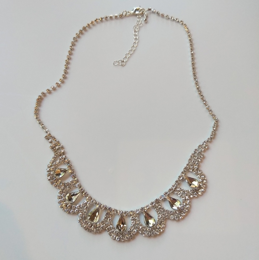 Silver Crystal Scalloped Necklace NWOT